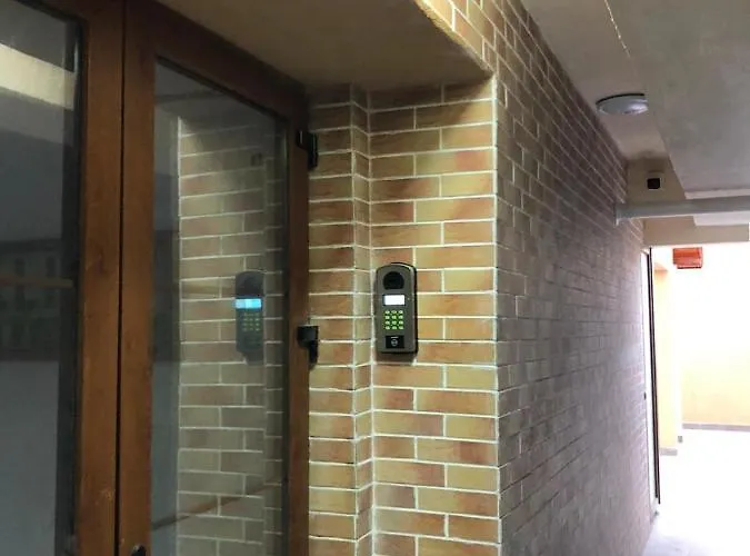 Apartment- Brilliant アパート